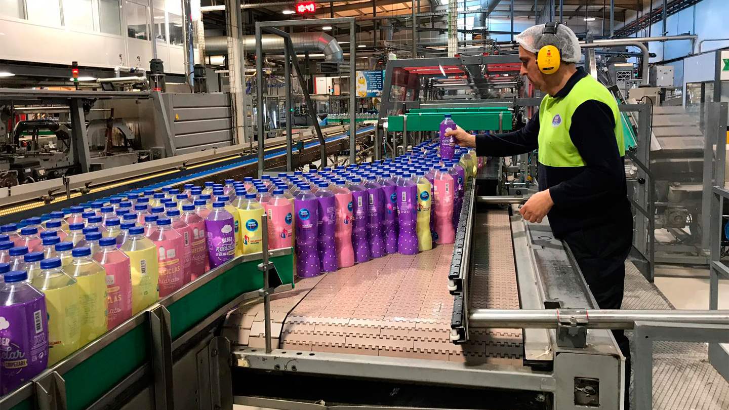 Línea de envasado Nestlé en Herrera del Duque