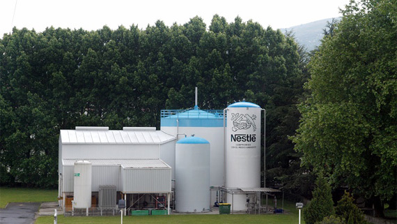 Nestlé reduce un 54,8% el consumo de agua en sus fábricas