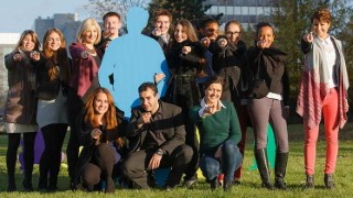 Personas que forman parte de la iniciativa de empleo juvenil de Nestlé