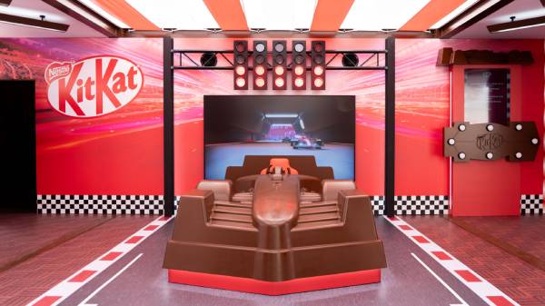 Réplica de monoplaza de chocolate inspirada en un circuito de carreras