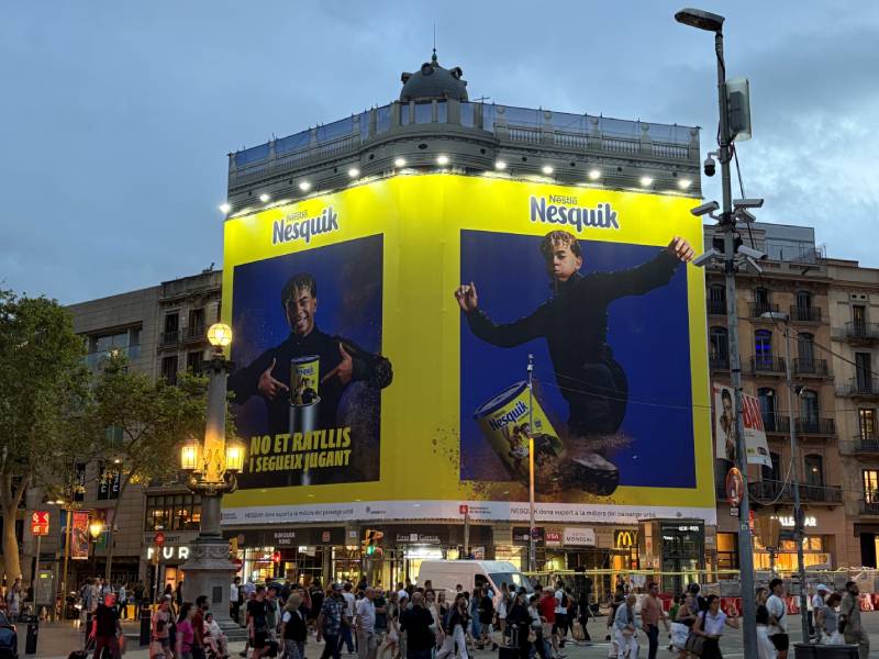 Lona de Lamine Yamal en el centro de Barcelona