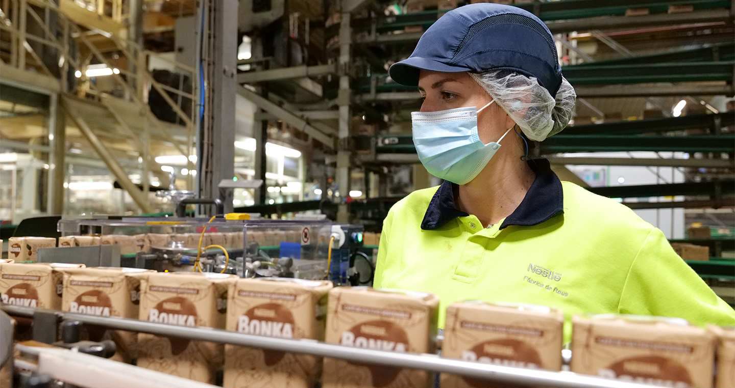 Trabajadora de la fábrica Nestlé Reus