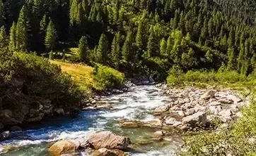 Río en las montañas
