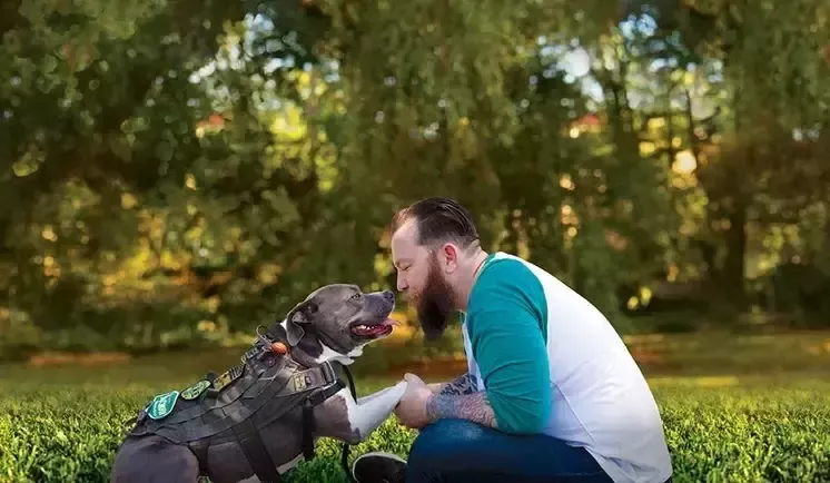 Hombre con un perro