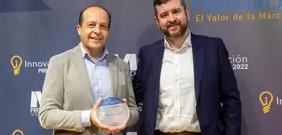 Alberto Vega responsable de Relaciones Institucionales de Nestlé España (izq.) y Eduardo Cotillas director de I+D+i d(dcha.)