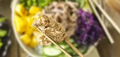 Ensalada elaborada con VUNA, la alternativa 100% vegetal al atún en conserva