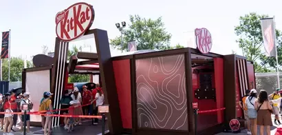 Stand de KitKat en un evento de Fórmula 1