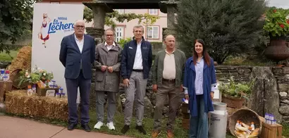 Visita de Nestlé a una de las granjas lecheras