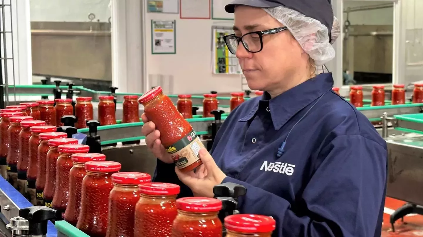 Trabajadora fábrica de Solís Nestlé