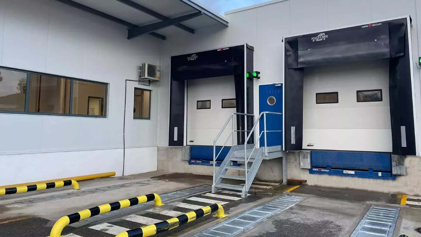 Muelle de carga fábrica de leche condensada Nestlé