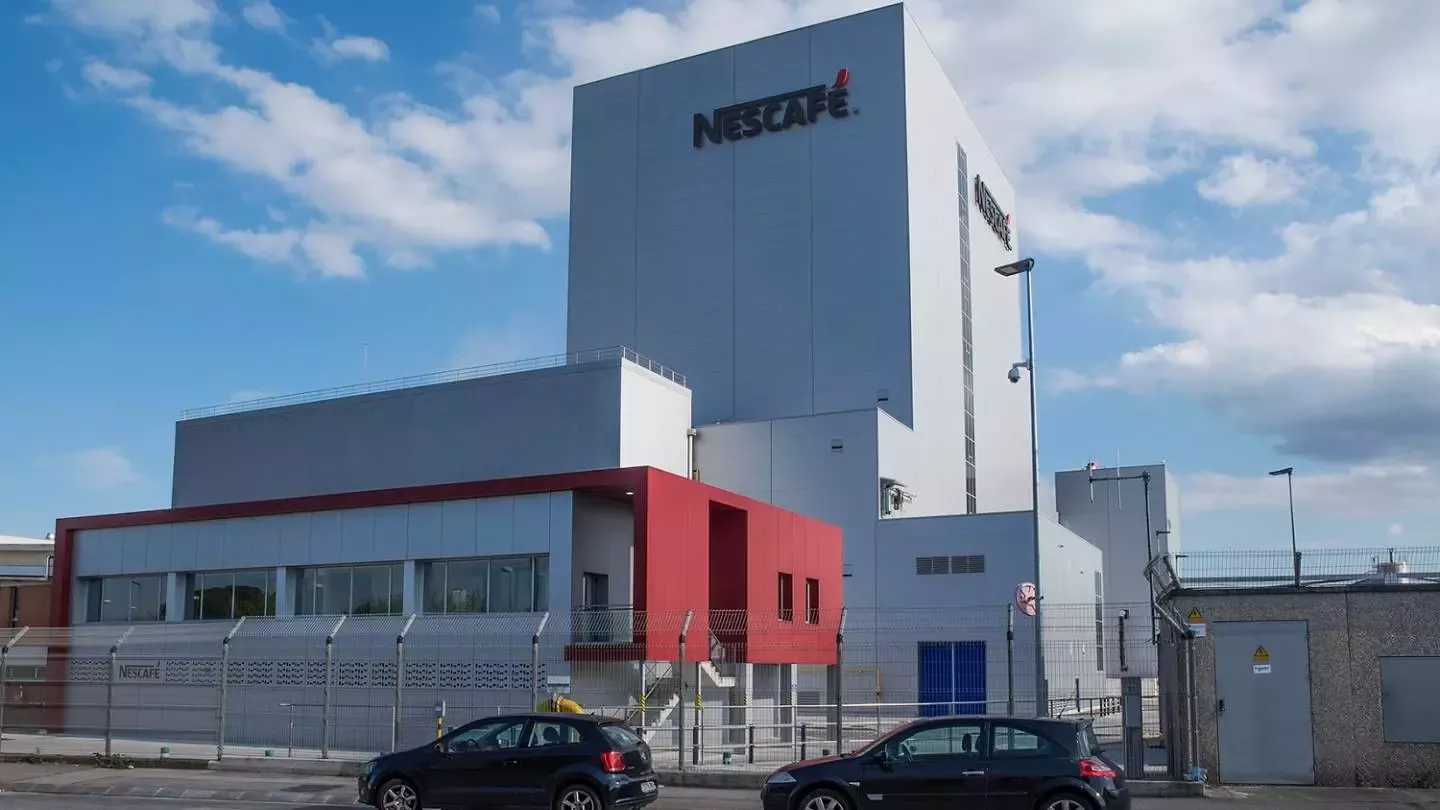 Entrada de la fábrica de Nescafé