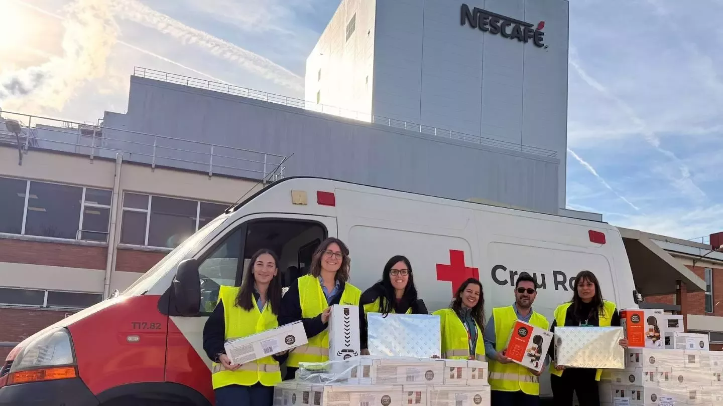 Donación de 13.000 cápsulas de café de NESCAFÉ DOLCE GUSTO por parte de la fábrica de Nestlé en Girona
