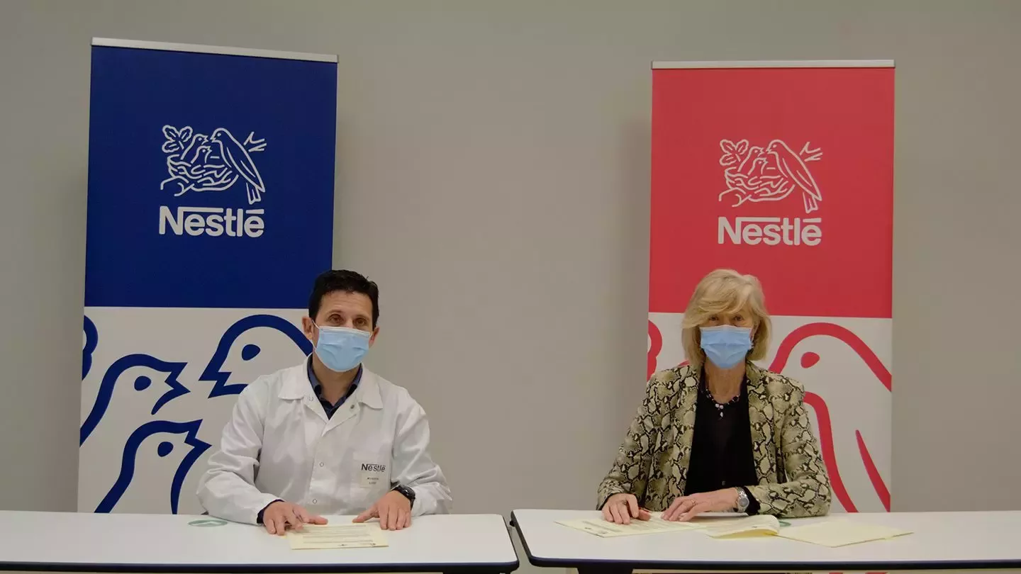 Nestlé y la Consejera de Educación del Gobierno de Cantabria