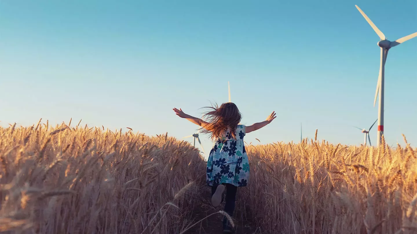 Chica en un campo