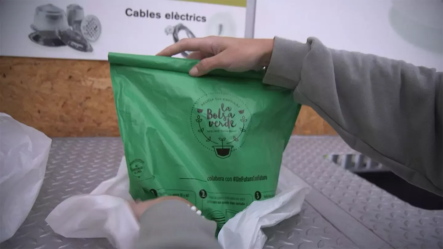 Bolsa verde Nescafé Dolce Gusto
